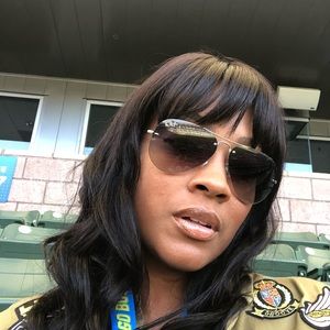 Meet your Posher, Toya